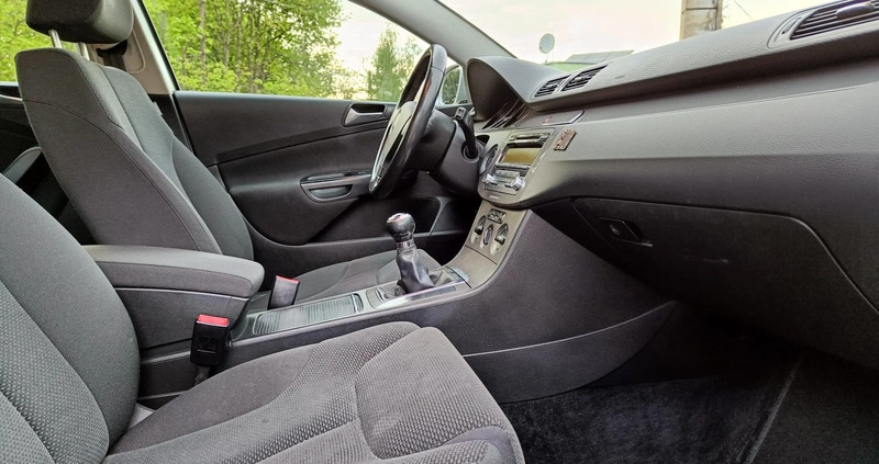 Volkswagen Passat cena 16900 przebieg: 238556, rok produkcji 2008 z Łosice małe 172
